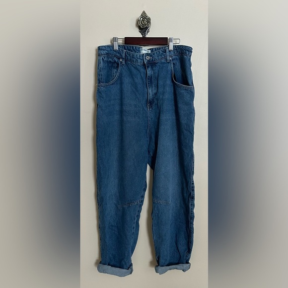 EUC We The Free Augusta Barrel Jeans Grey Skies Size 32 - Picture 7 of 12